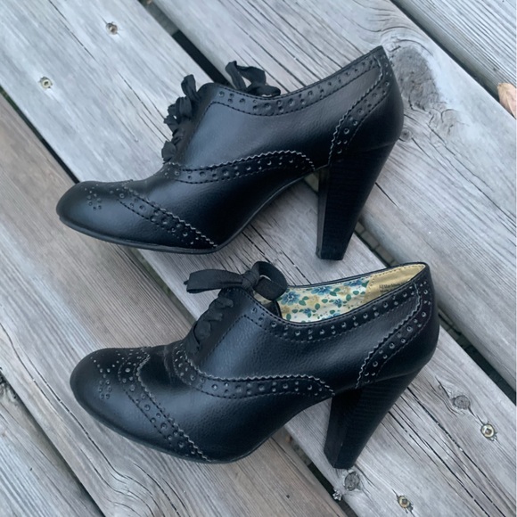 American Eagle lace up heels - Picture 6 of 9